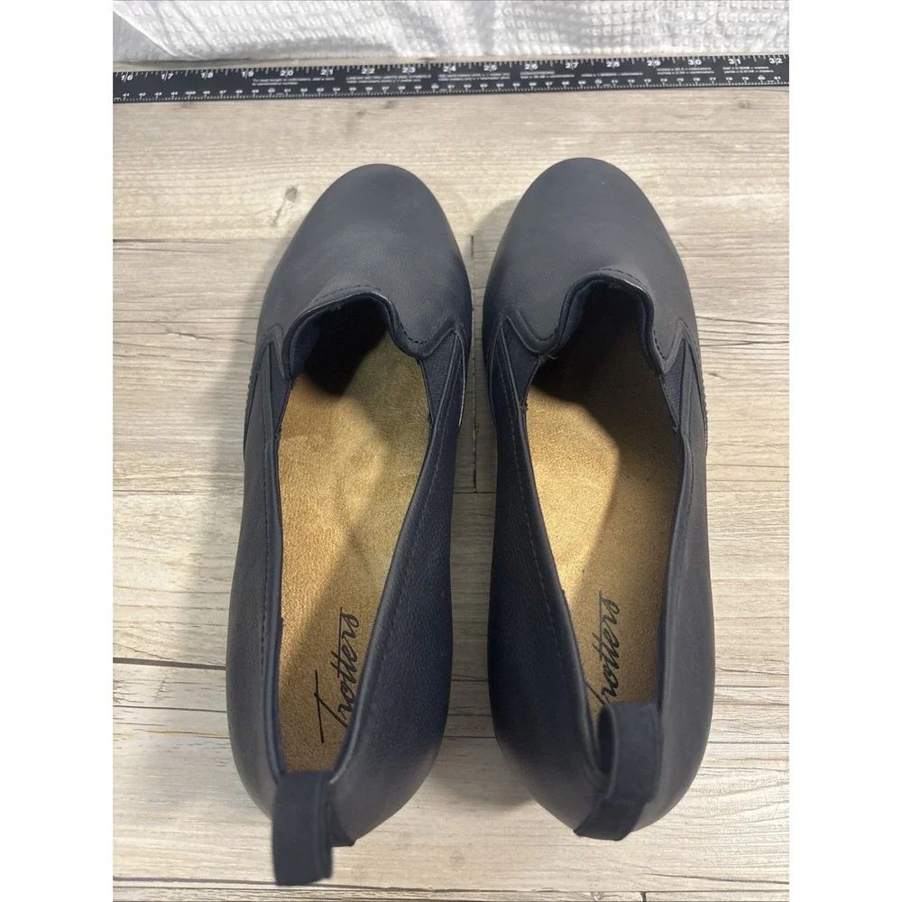 Women's 12 Wide Trotters Navy Blue Leather Reggie Loafers Slip On Comfort Shoe